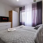 Luxury With Sea View,free Parking! Apartamento